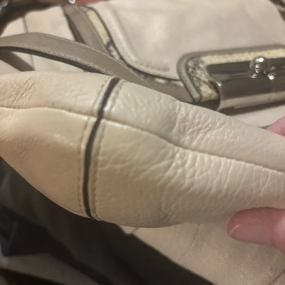 Cream Coach Shoulder Bag - Picture 13 of 13